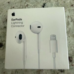 NWT Apple Wired EarPods with Lightning Connector - White